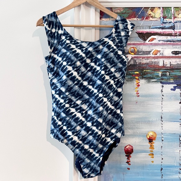 Lands’ End Tummy Control Blue/White Tie Dye Cross Back One Piece Size 12 - Picture 6 of 15